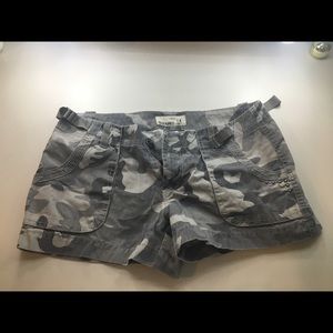 Old navy size 4 camo shorts